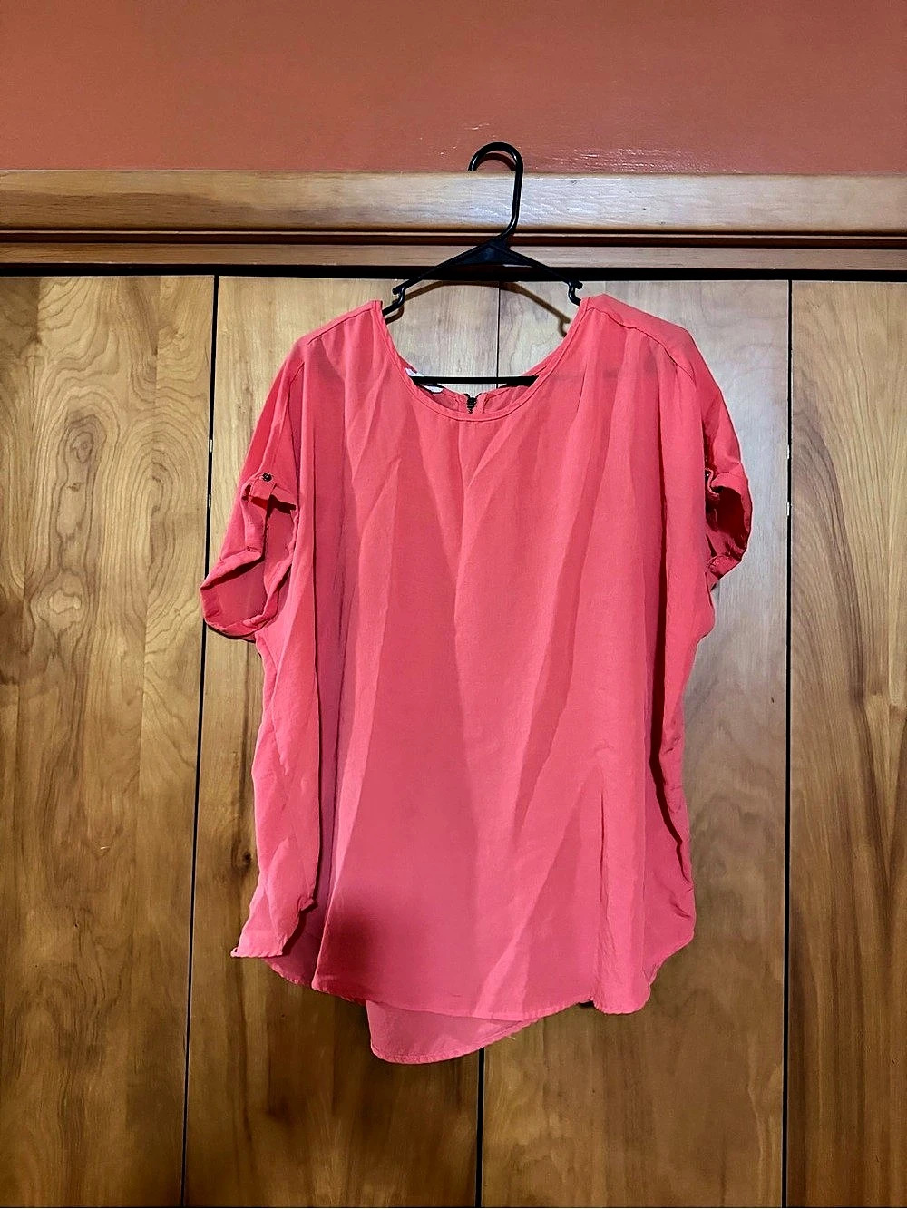 maurices Short Sleeve Blouse in Pink Size 1X Like New